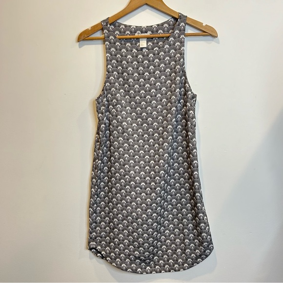 H&M Dresses & Skirts - H&M Art Deco Print Sleeveless Shift Dress White Black